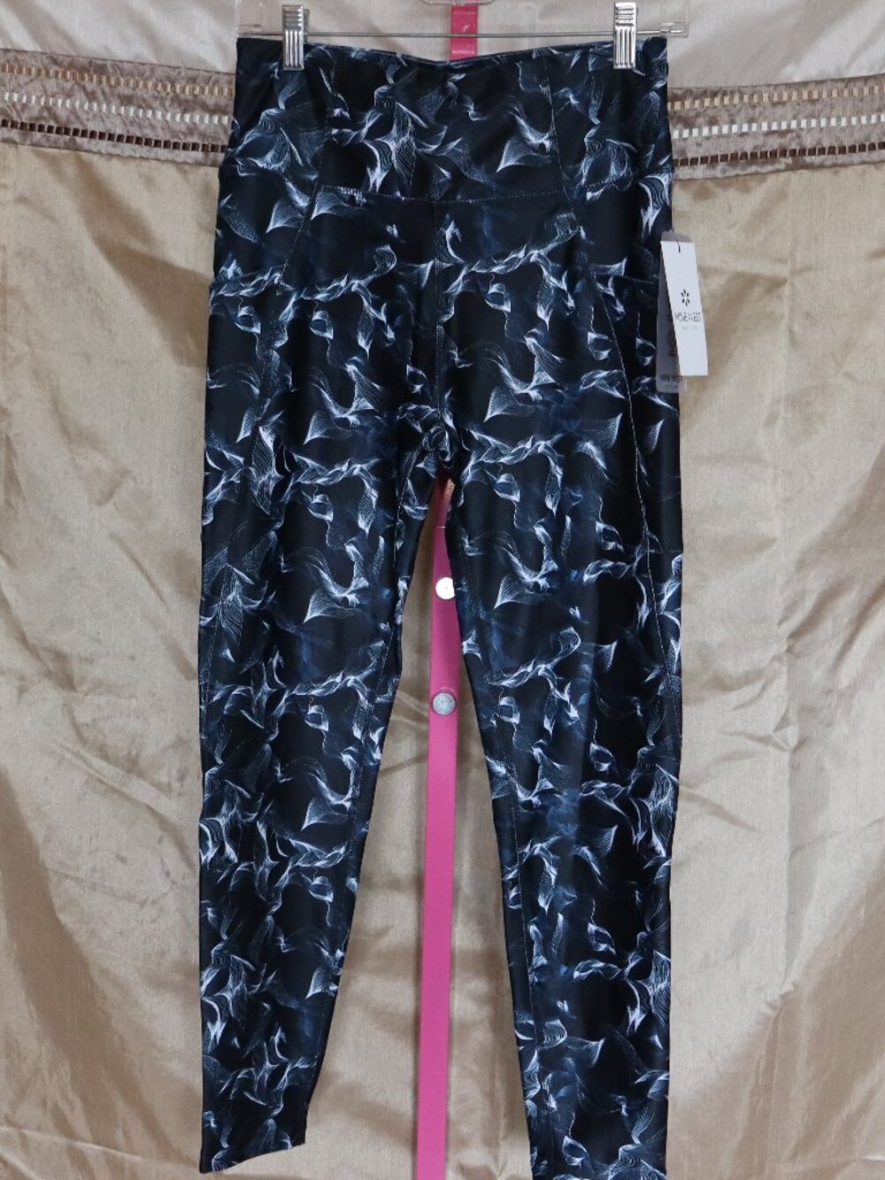 NWTs NINE WEST Active Women’s Leggings Black/Blue Print POCKETS Size Medium